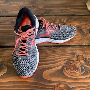 Brooks Rebel 2 size 8.5 black & orange